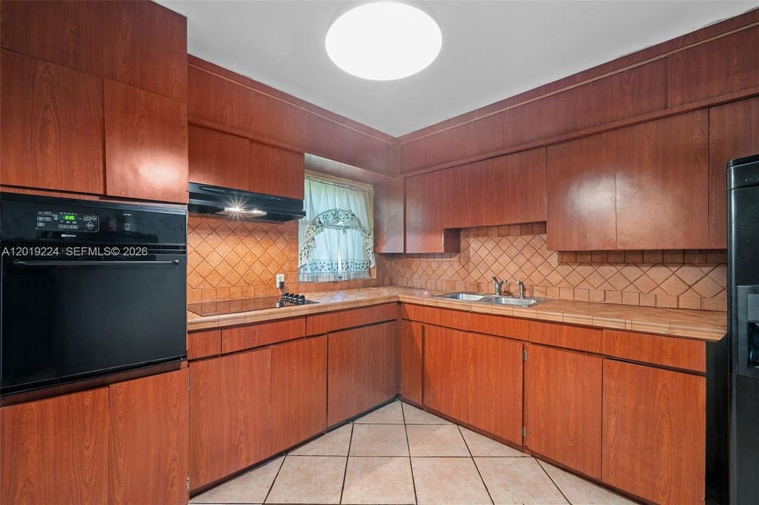 For Sale: $685,000 (3 beds, 2 baths, 2066 Square Feet)