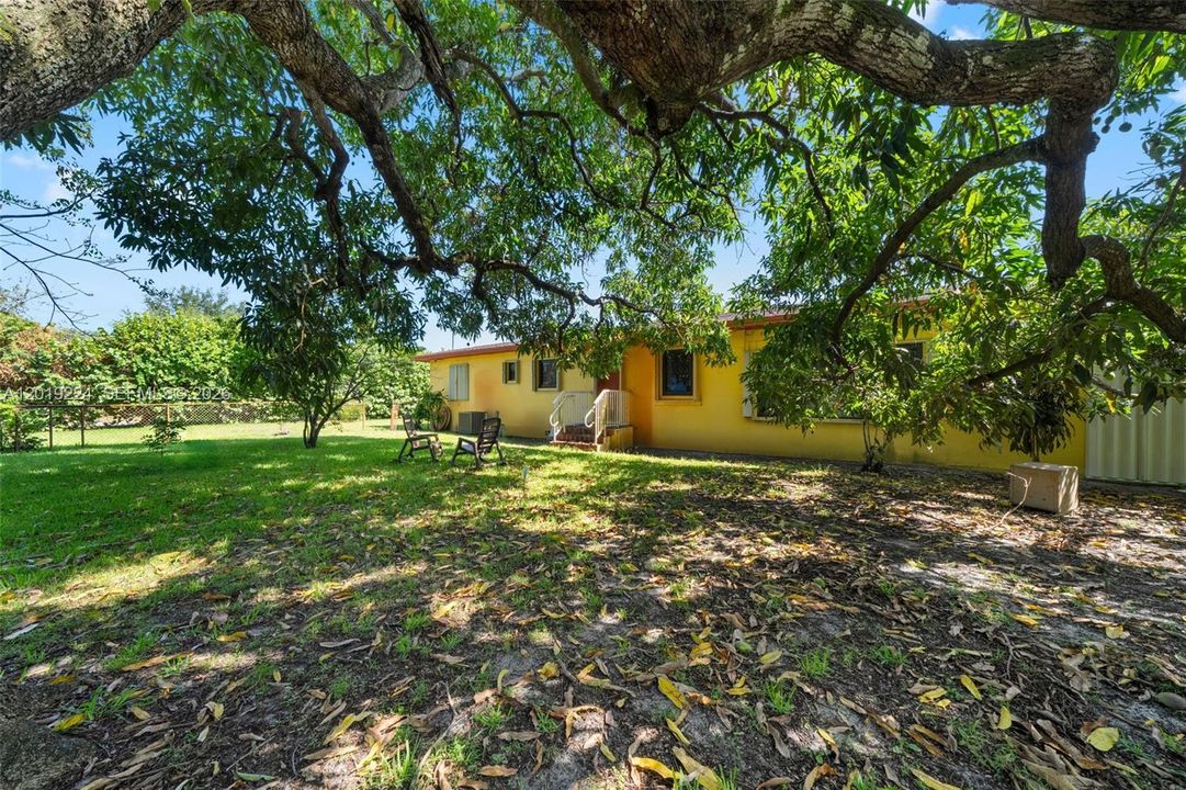For Sale: $685,000 (3 beds, 2 baths, 2066 Square Feet)