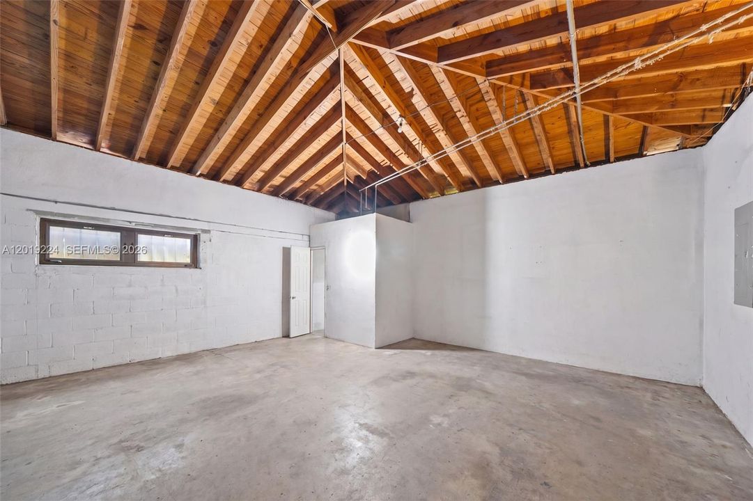 For Sale: $685,000 (3 beds, 2 baths, 2066 Square Feet)