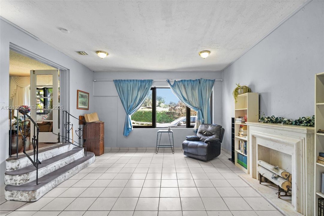 For Sale: $685,000 (3 beds, 2 baths, 2066 Square Feet)