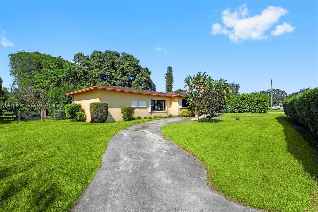 For Sale: $685,000 (3 beds, 2 baths, 2066 Square Feet)