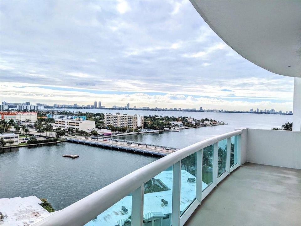 For Sale: $360,000 (1 beds, 1 baths, 900 Square Feet)