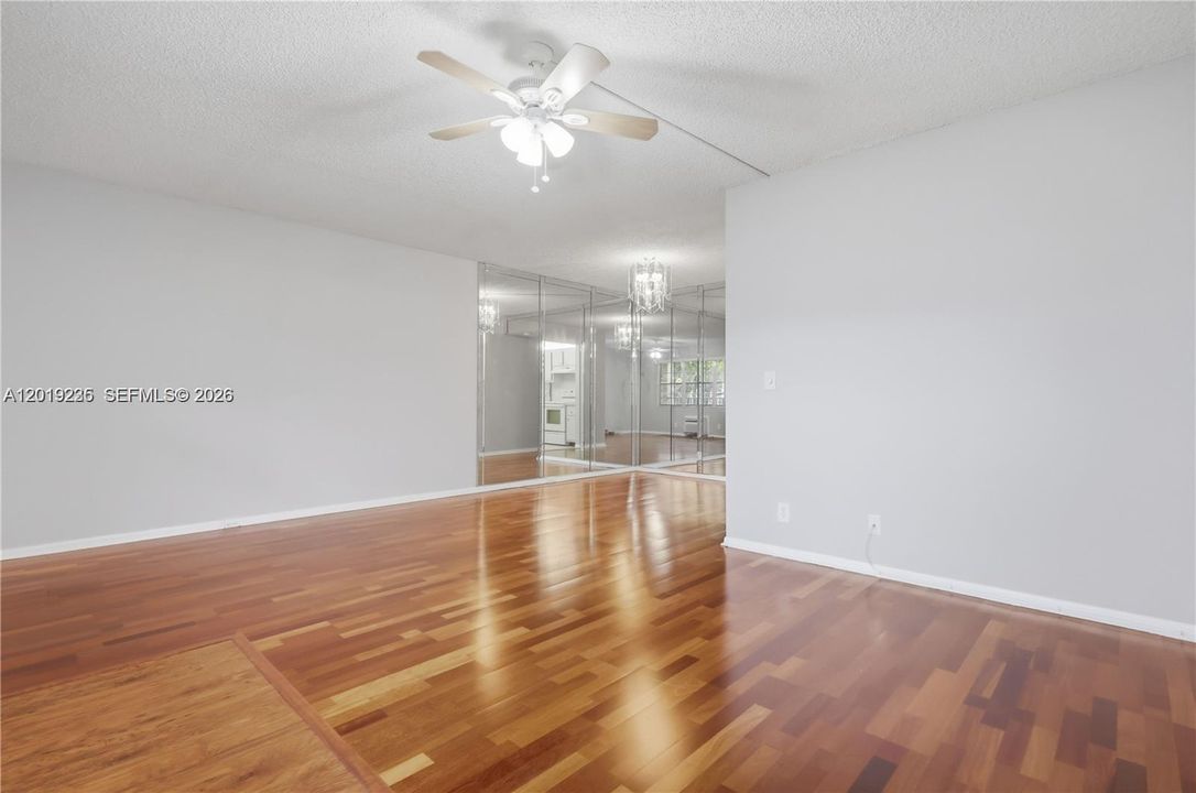For Sale: $105,000 (1 beds, 1 baths, 811 Square Feet)