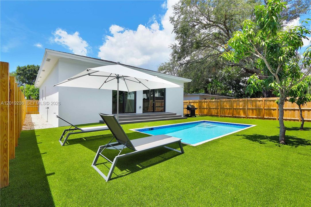For Rent: $10,500 (4 beds, 3 baths, 2050 Square Feet)