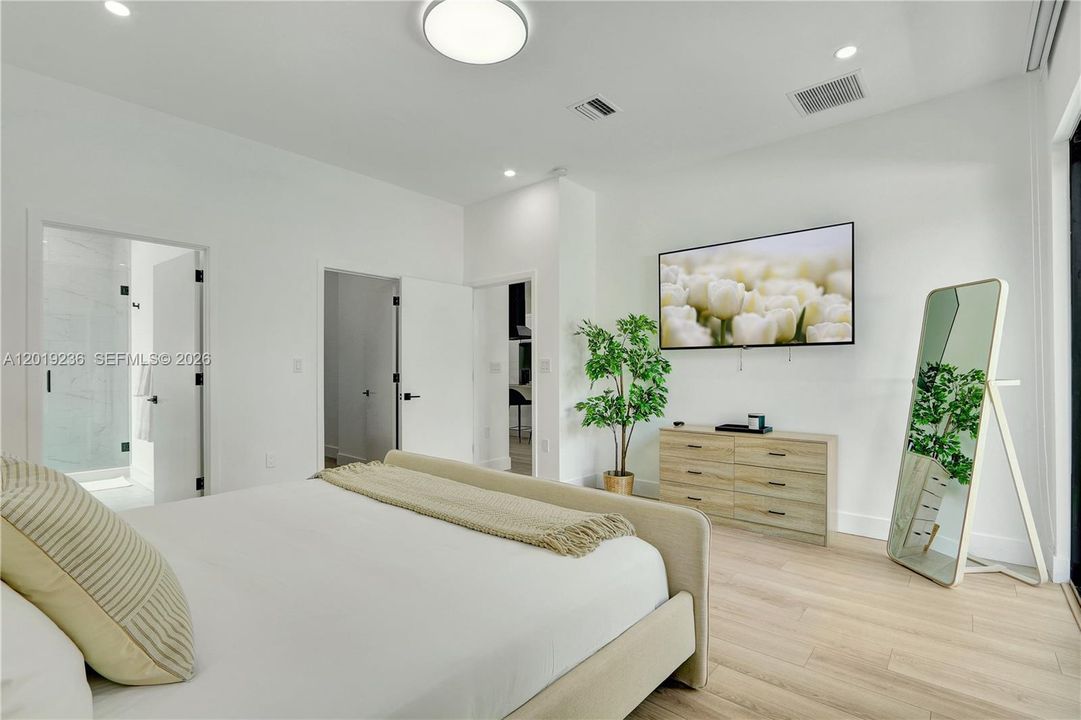 For Rent: $10,500 (4 beds, 3 baths, 2050 Square Feet)