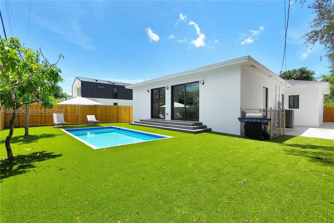 For Rent: $10,500 (4 beds, 3 baths, 2050 Square Feet)