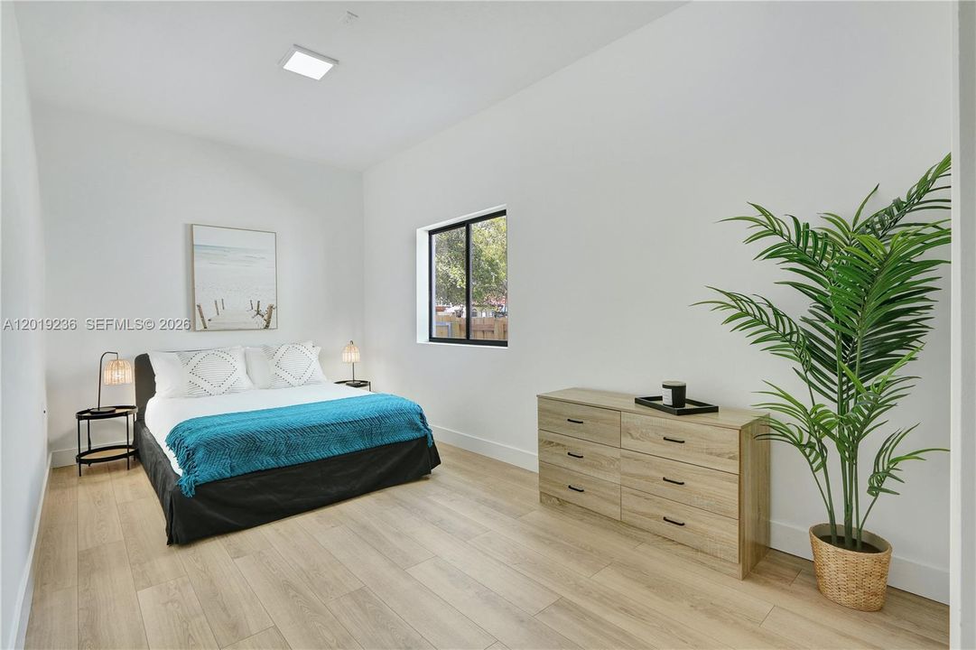 For Rent: $10,500 (4 beds, 3 baths, 2050 Square Feet)