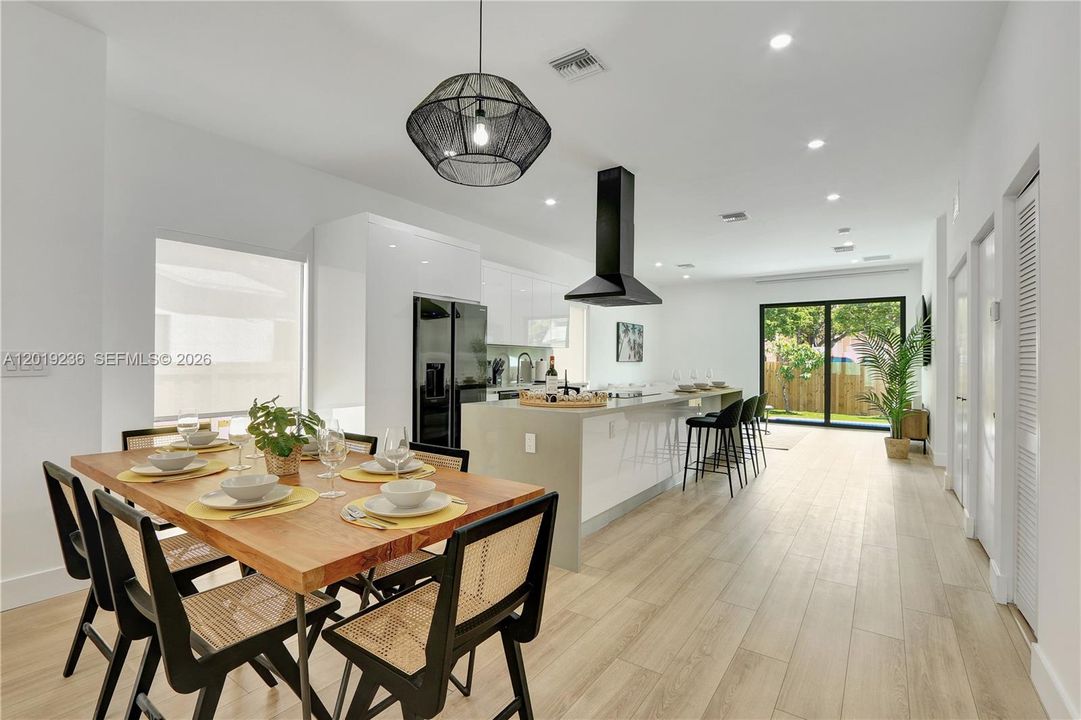For Rent: $10,500 (4 beds, 3 baths, 2050 Square Feet)