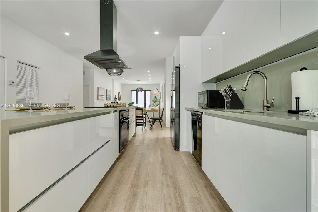 For Rent: $10,500 (4 beds, 3 baths, 2050 Square Feet)