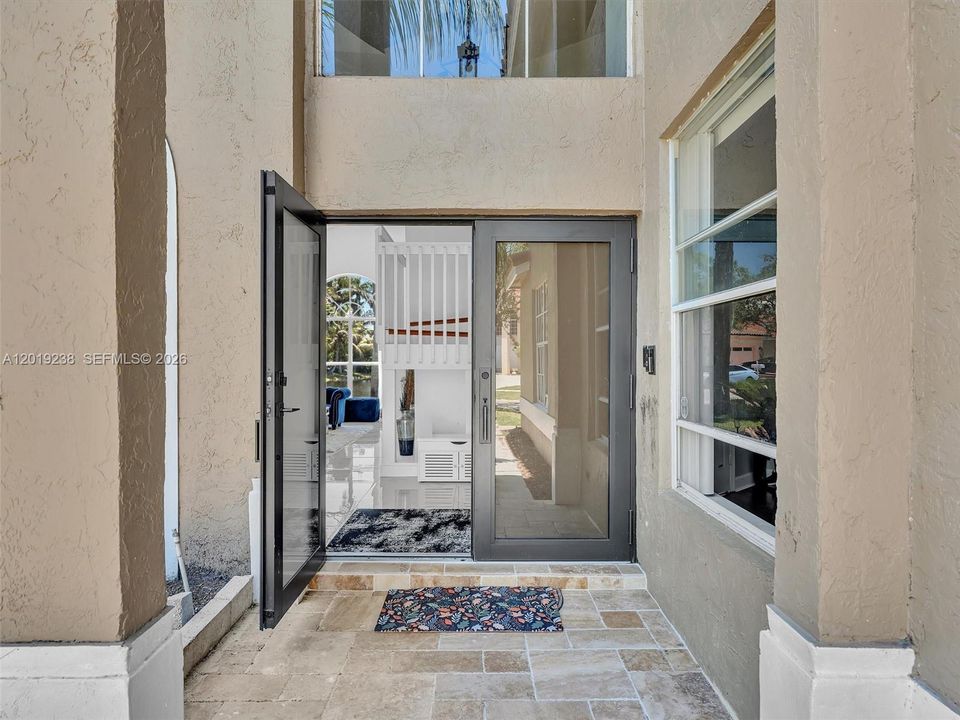 En Venta: $945,000 (5 camas, 3 baños, 2604 Pies cuadrados)