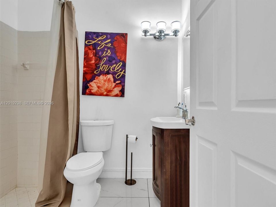 En Venta: $945,000 (5 camas, 3 baños, 2604 Pies cuadrados)