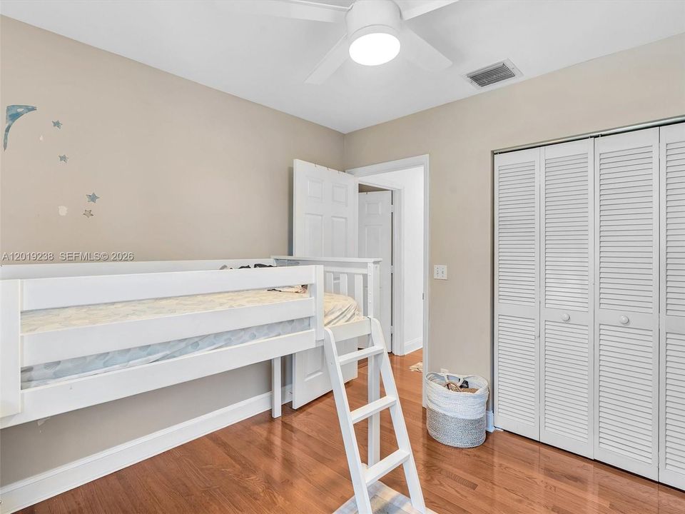 En Venta: $945,000 (5 camas, 3 baños, 2604 Pies cuadrados)
