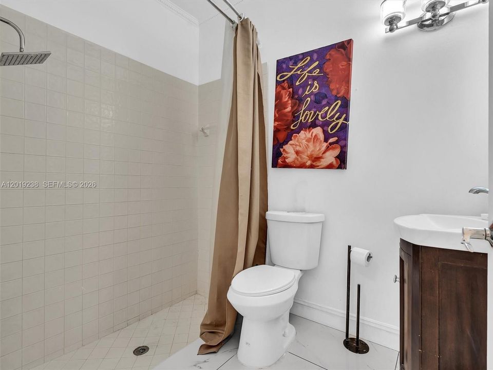 En Venta: $945,000 (5 camas, 3 baños, 2604 Pies cuadrados)