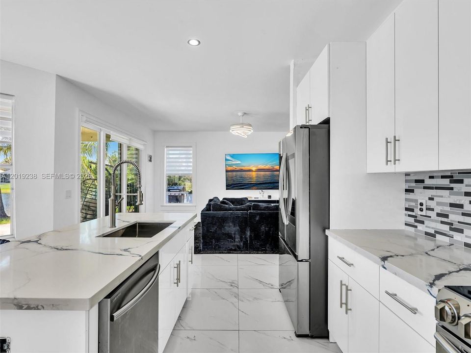 En Venta: $945,000 (5 camas, 3 baños, 2604 Pies cuadrados)