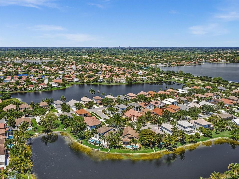 En Venta: $945,000 (5 camas, 3 baños, 2604 Pies cuadrados)