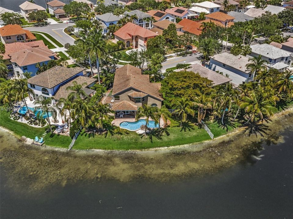En Venta: $945,000 (5 camas, 3 baños, 2604 Pies cuadrados)