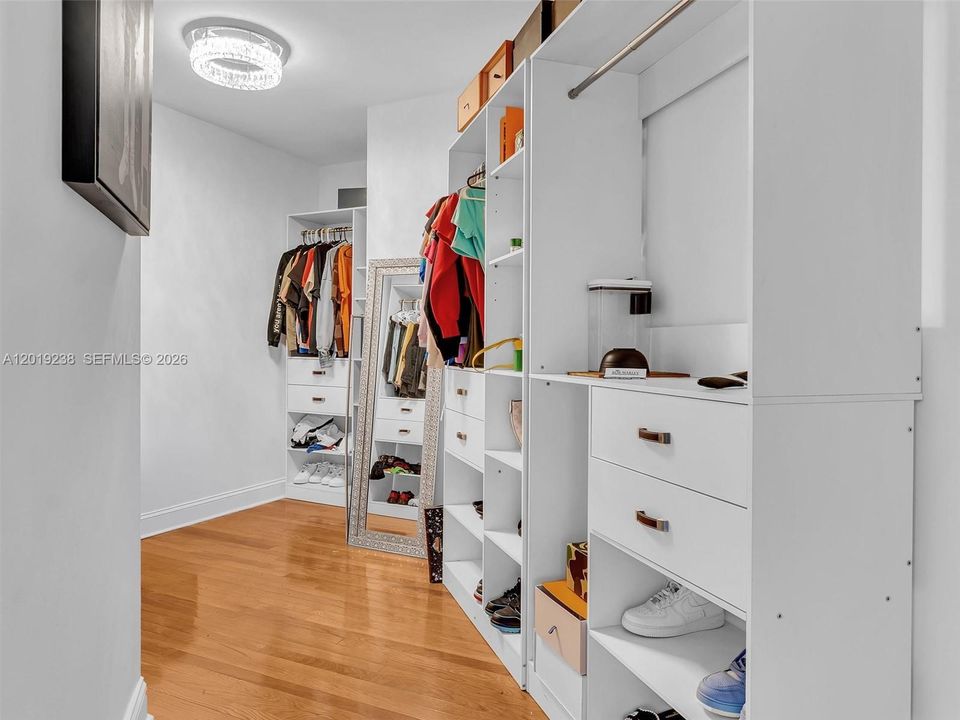 En Venta: $945,000 (5 camas, 3 baños, 2604 Pies cuadrados)
