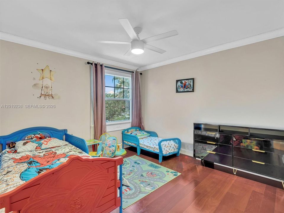 En Venta: $945,000 (5 camas, 3 baños, 2604 Pies cuadrados)