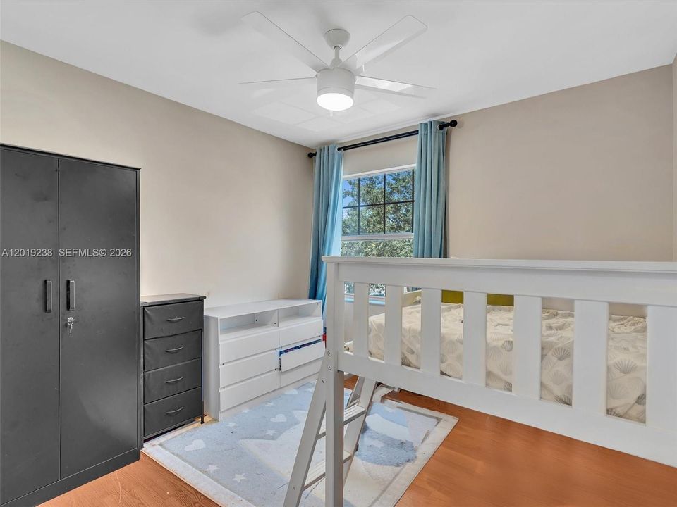 En Venta: $945,000 (5 camas, 3 baños, 2604 Pies cuadrados)