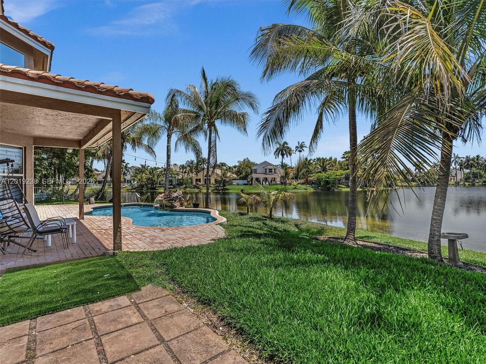 En Venta: $945,000 (5 camas, 3 baños, 2604 Pies cuadrados)