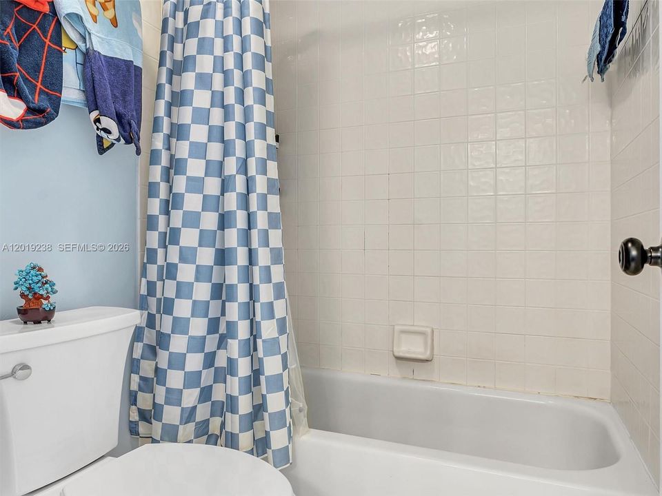 En Venta: $945,000 (5 camas, 3 baños, 2604 Pies cuadrados)