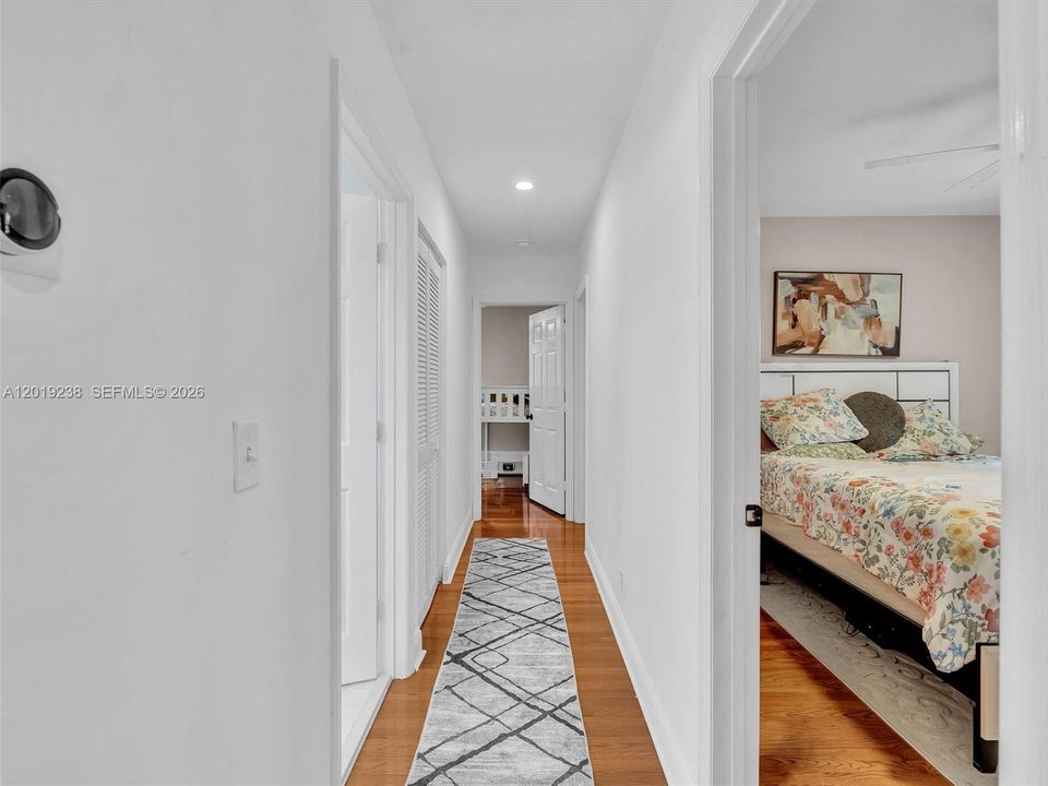 En Venta: $945,000 (5 camas, 3 baños, 2604 Pies cuadrados)