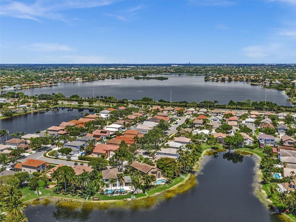 En Venta: $945,000 (5 camas, 3 baños, 2604 Pies cuadrados)