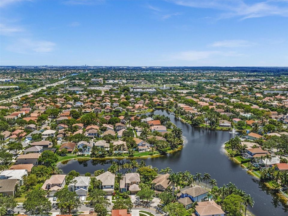 En Venta: $945,000 (5 camas, 3 baños, 2604 Pies cuadrados)