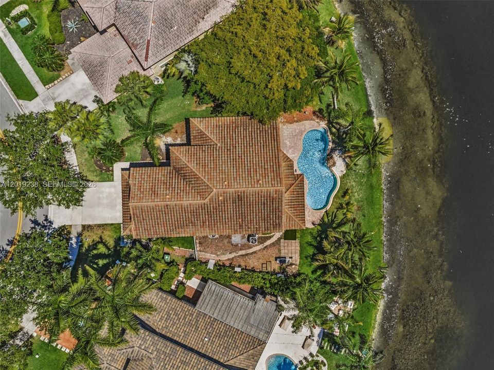En Venta: $945,000 (5 camas, 3 baños, 2604 Pies cuadrados)
