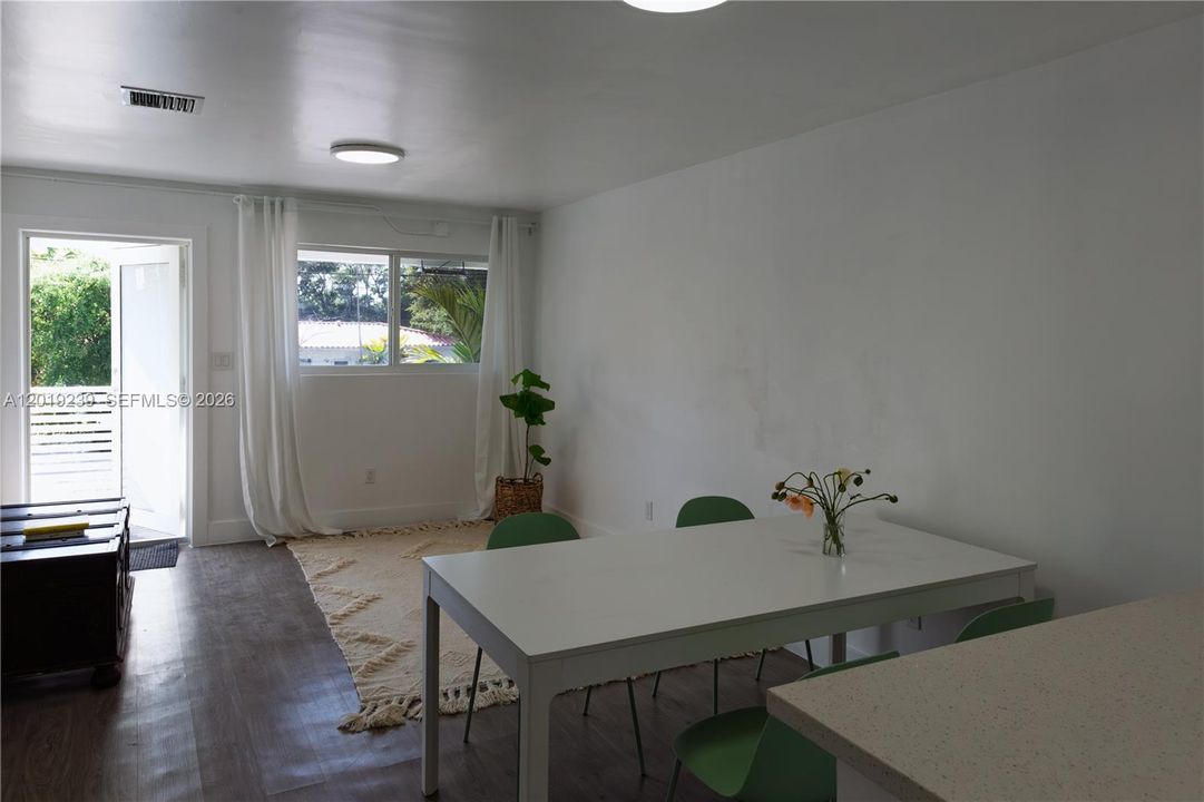 Activo con contrato: $2,200 (2 camas, 1 baños, 730 Pies cuadrados)