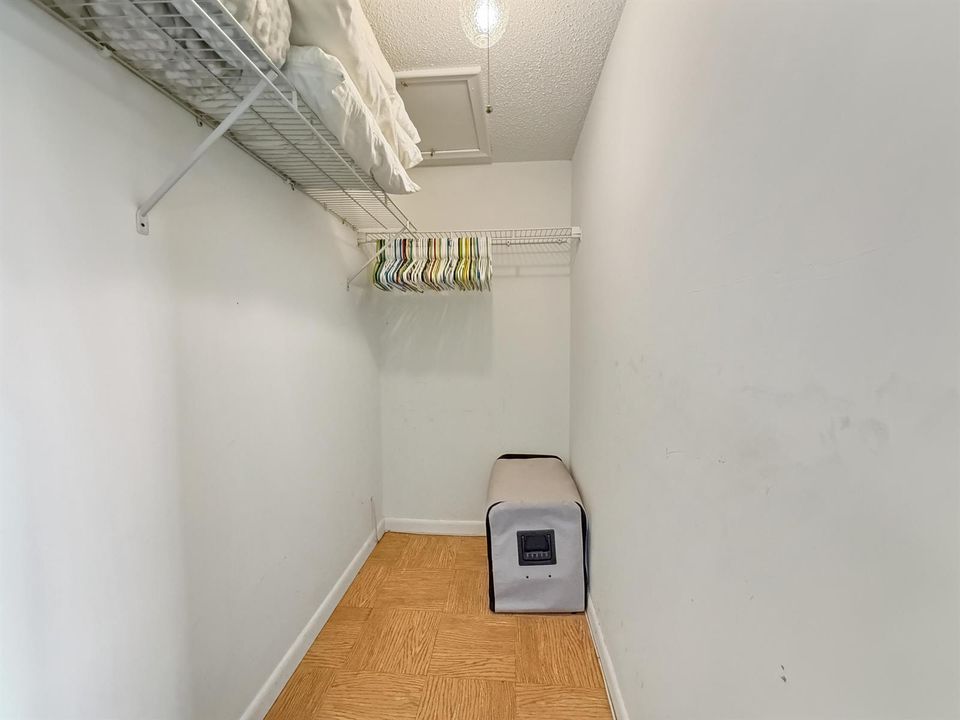 Walk-in Closet