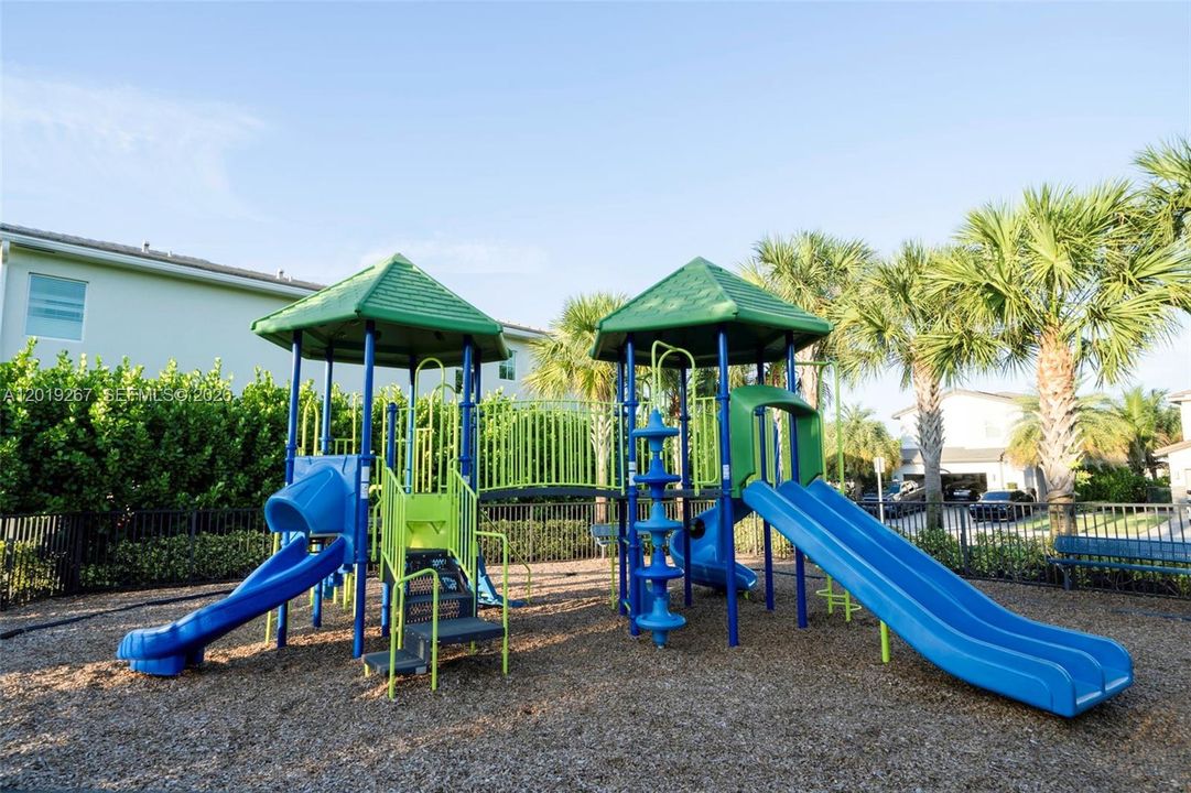 For Rent: $3,400 (3 beds, 2 baths, 1590 Square Feet)