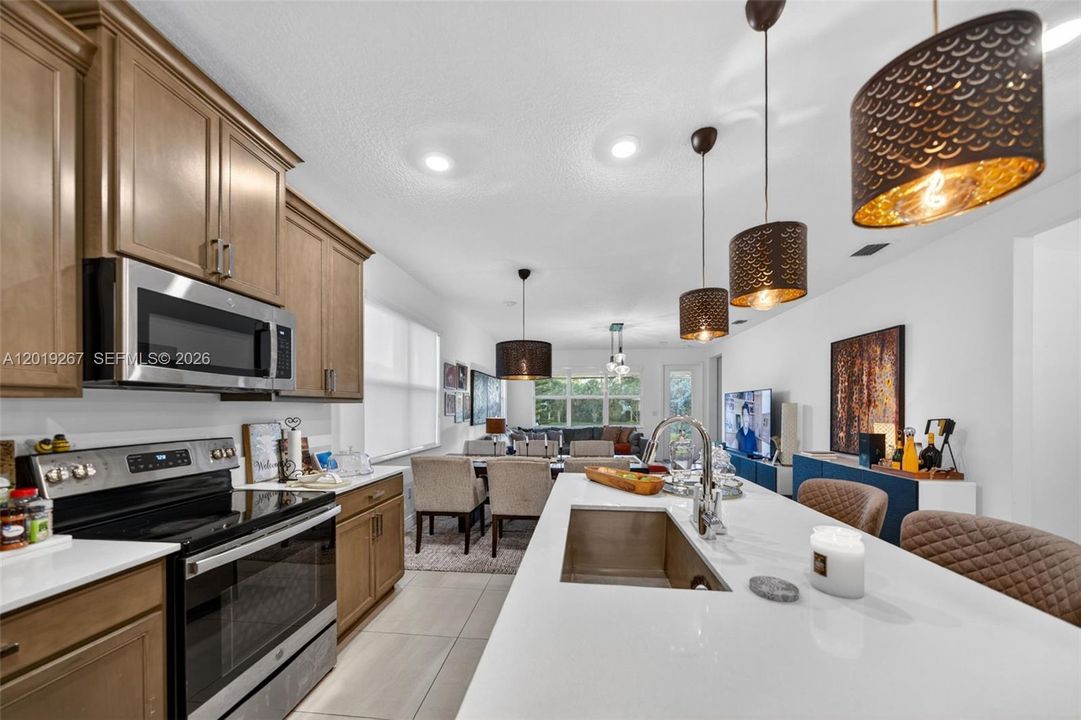 For Rent: $3,400 (3 beds, 2 baths, 1590 Square Feet)