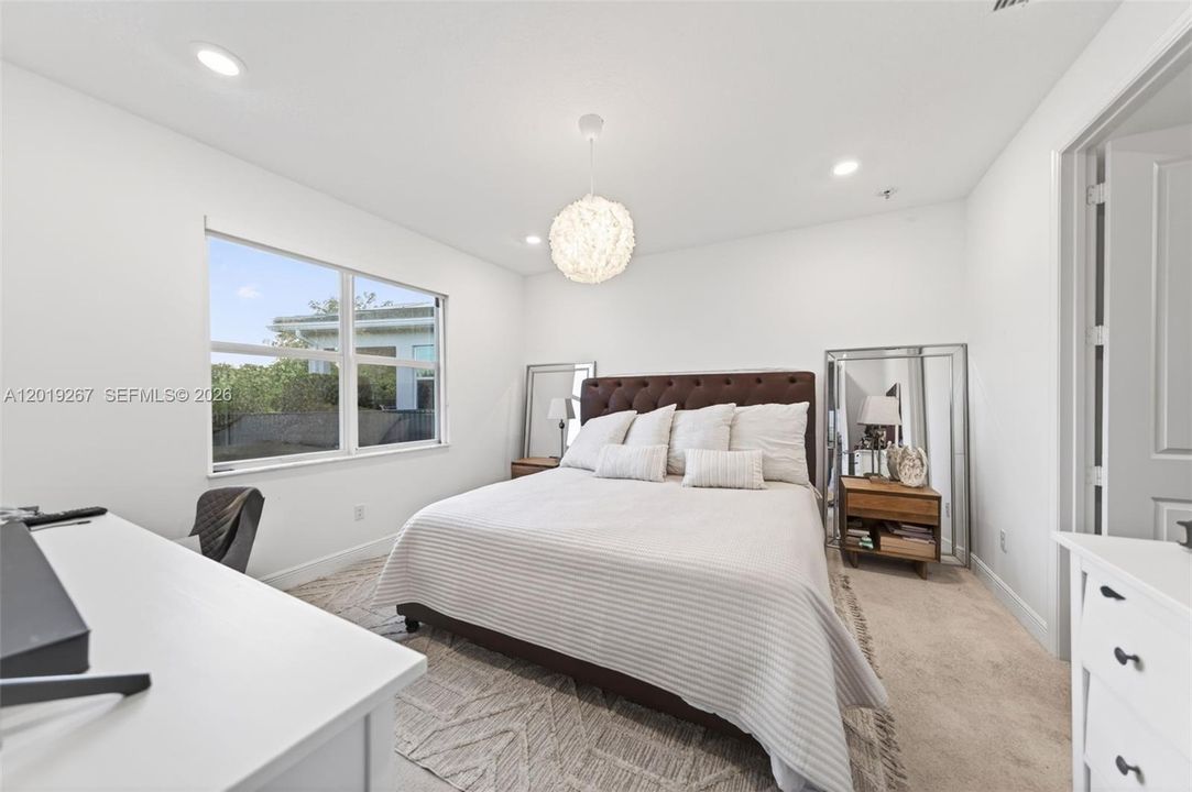 For Rent: $3,400 (3 beds, 2 baths, 1590 Square Feet)