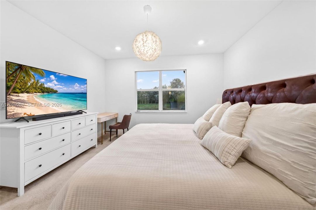For Rent: $3,400 (3 beds, 2 baths, 1590 Square Feet)