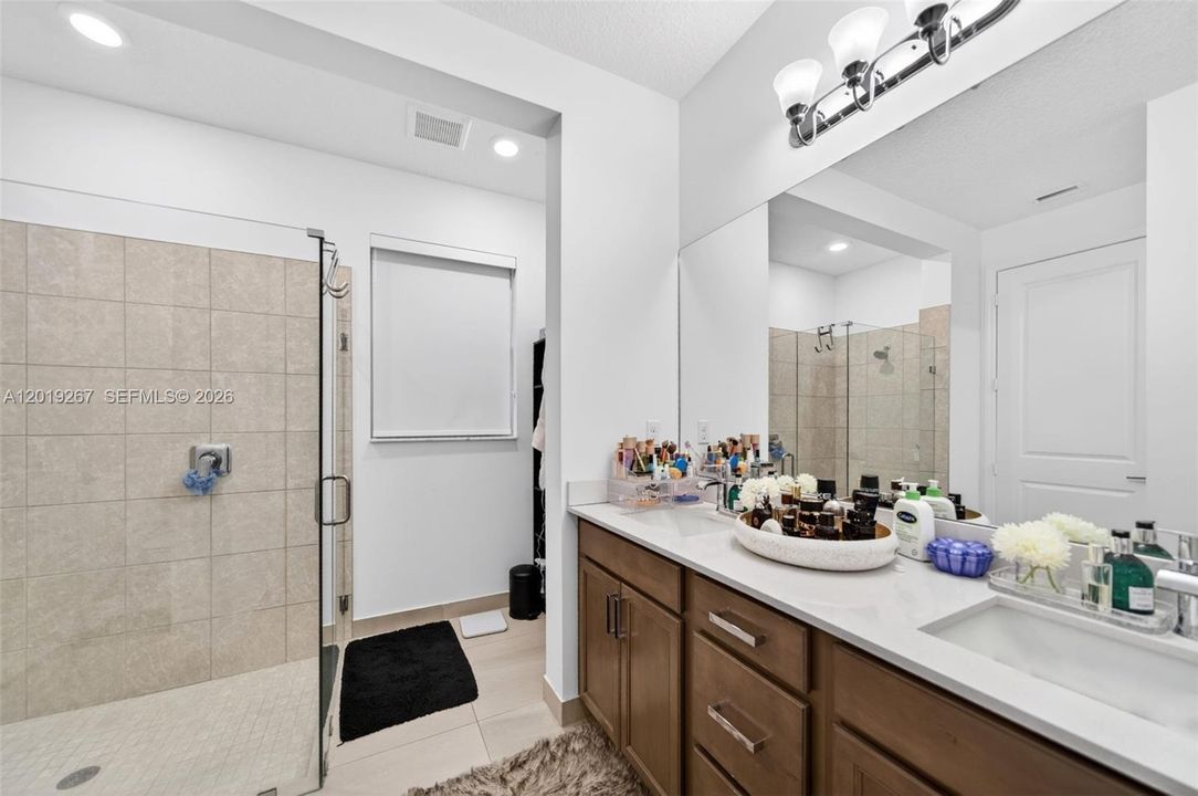 For Rent: $3,400 (3 beds, 2 baths, 1590 Square Feet)
