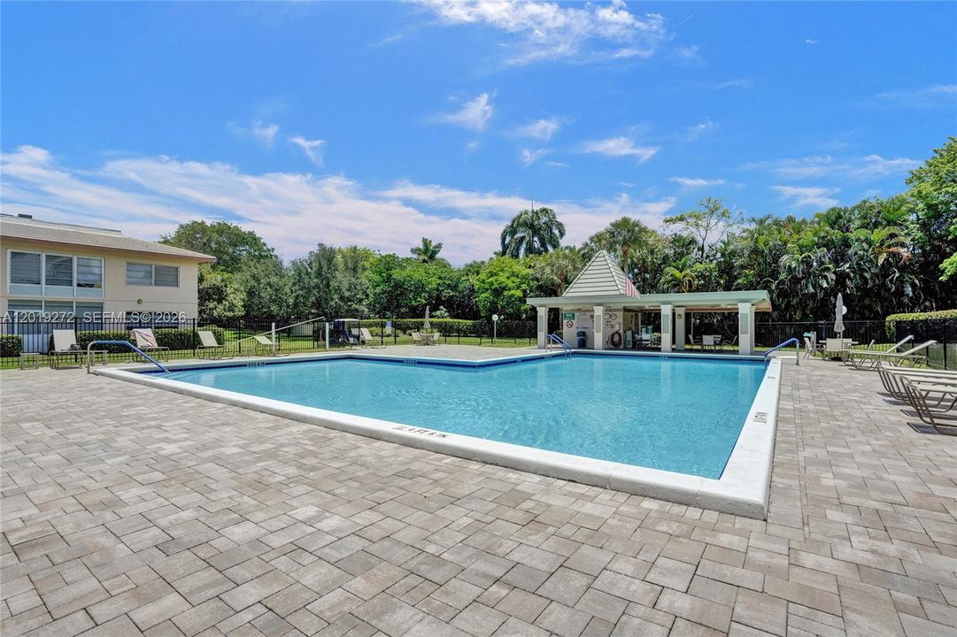 For Sale: $139,999 (2 beds, 2 baths, 962 Square Feet)