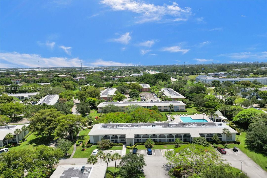 For Sale: $139,999 (2 beds, 2 baths, 962 Square Feet)