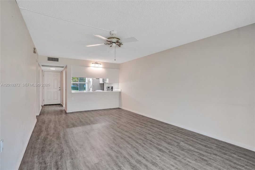 For Sale: $139,999 (2 beds, 2 baths, 962 Square Feet)