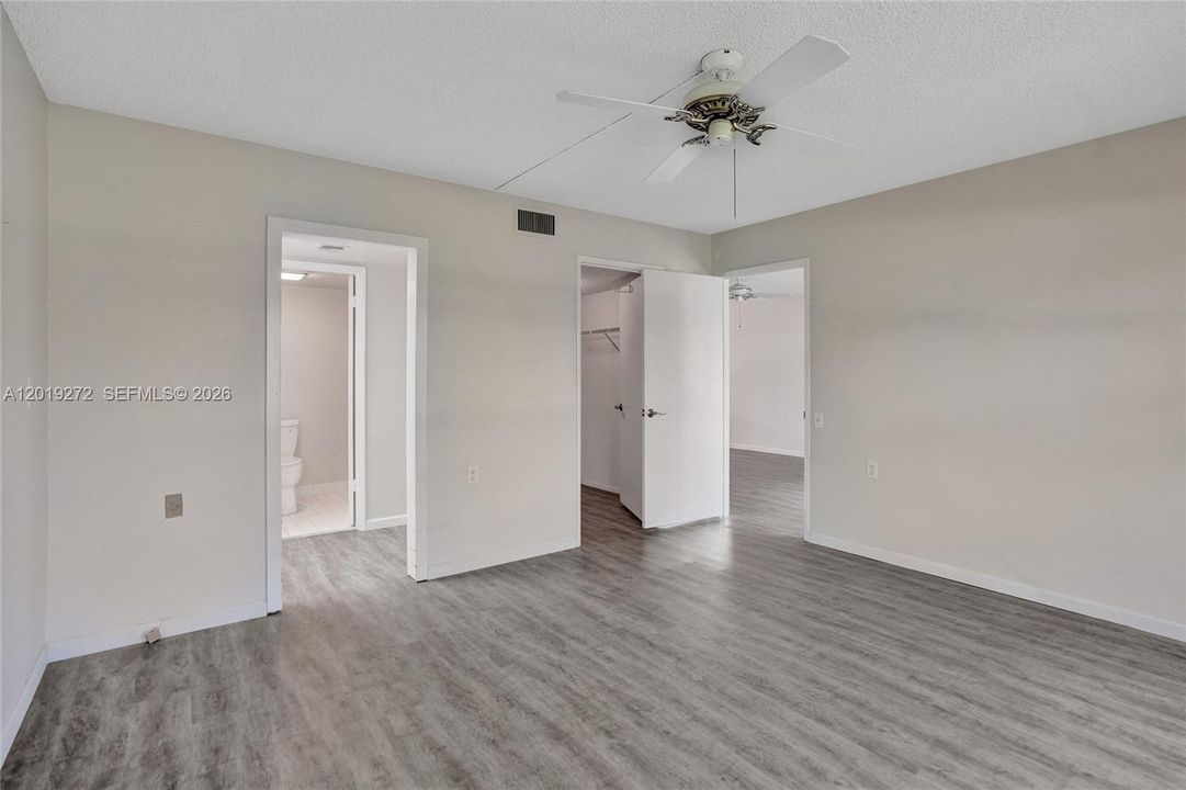 For Sale: $139,999 (2 beds, 2 baths, 962 Square Feet)