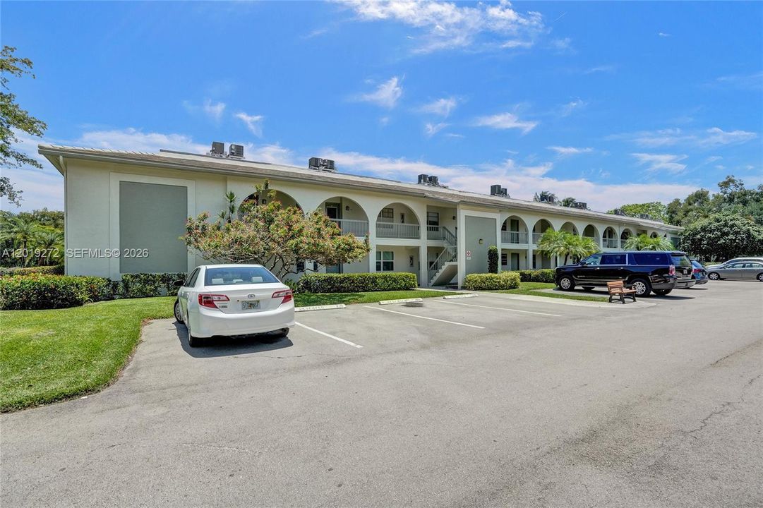 For Sale: $139,999 (2 beds, 2 baths, 962 Square Feet)