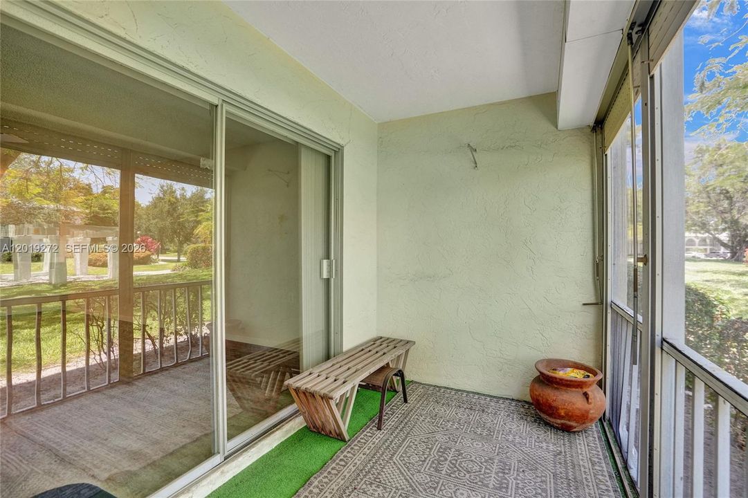 For Sale: $139,999 (2 beds, 2 baths, 962 Square Feet)