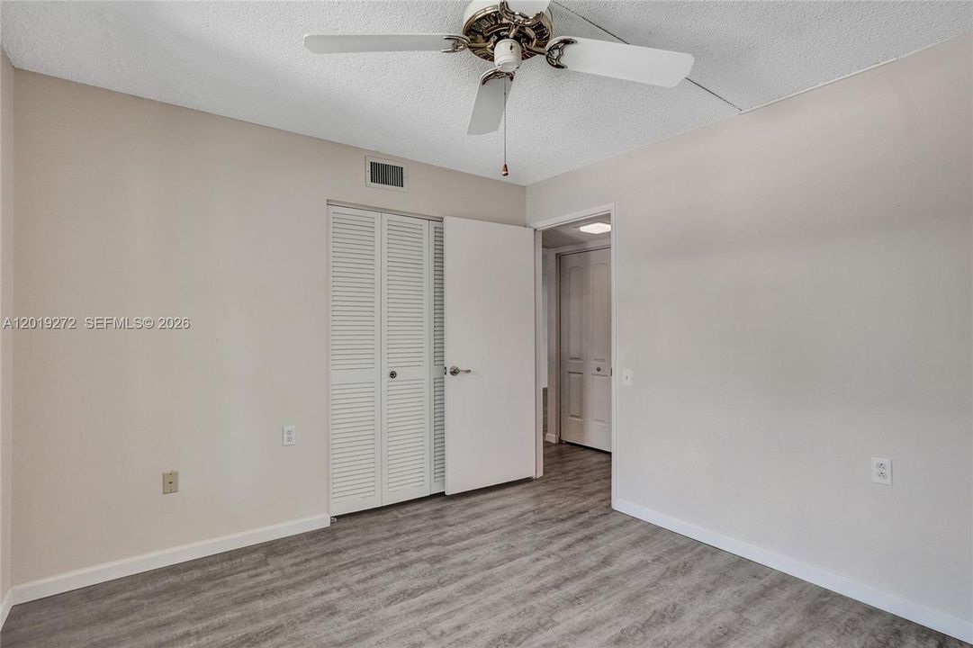 For Sale: $139,999 (2 beds, 2 baths, 962 Square Feet)