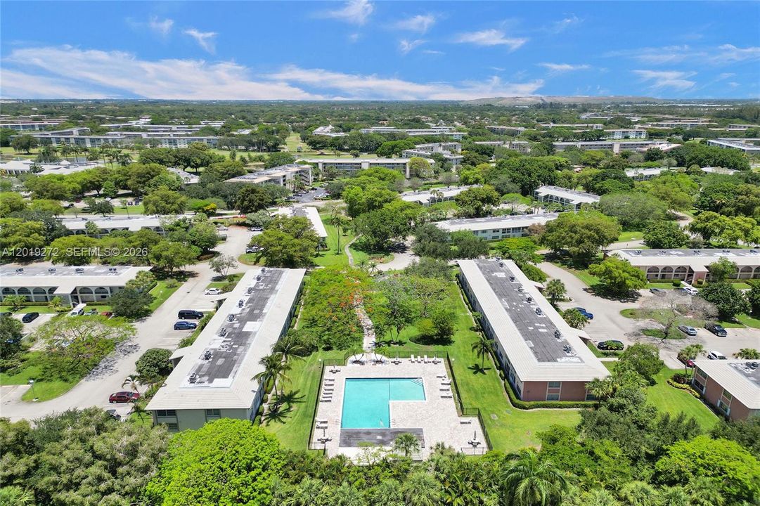 For Sale: $139,999 (2 beds, 2 baths, 962 Square Feet)
