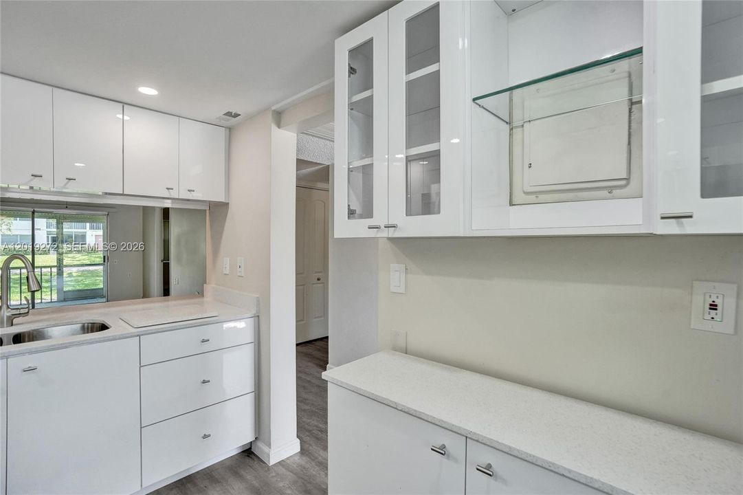 For Sale: $139,999 (2 beds, 2 baths, 962 Square Feet)