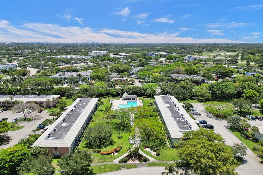 For Sale: $139,999 (2 beds, 2 baths, 962 Square Feet)
