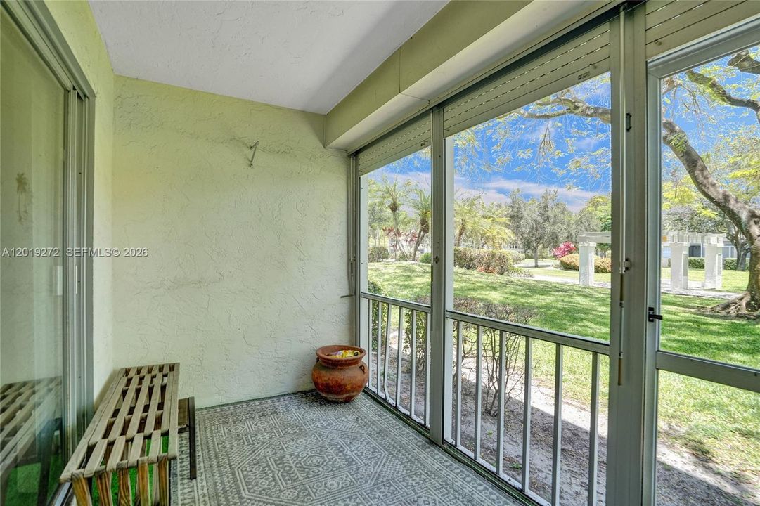 For Sale: $139,999 (2 beds, 2 baths, 962 Square Feet)