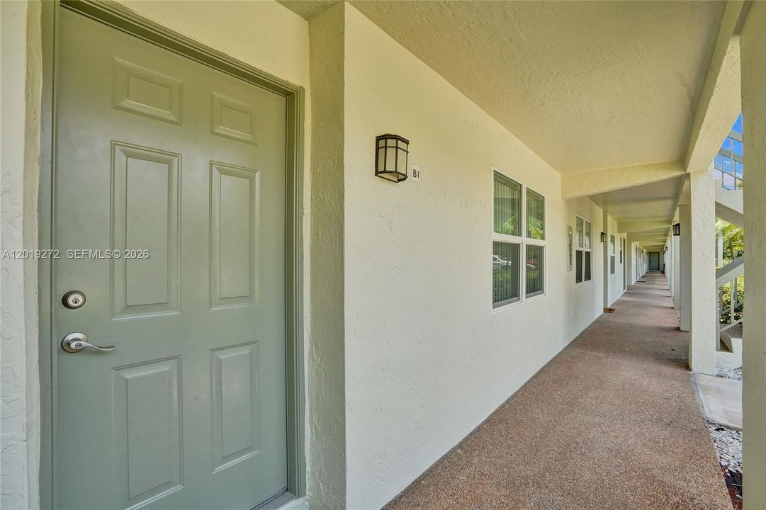 For Sale: $139,999 (2 beds, 2 baths, 962 Square Feet)