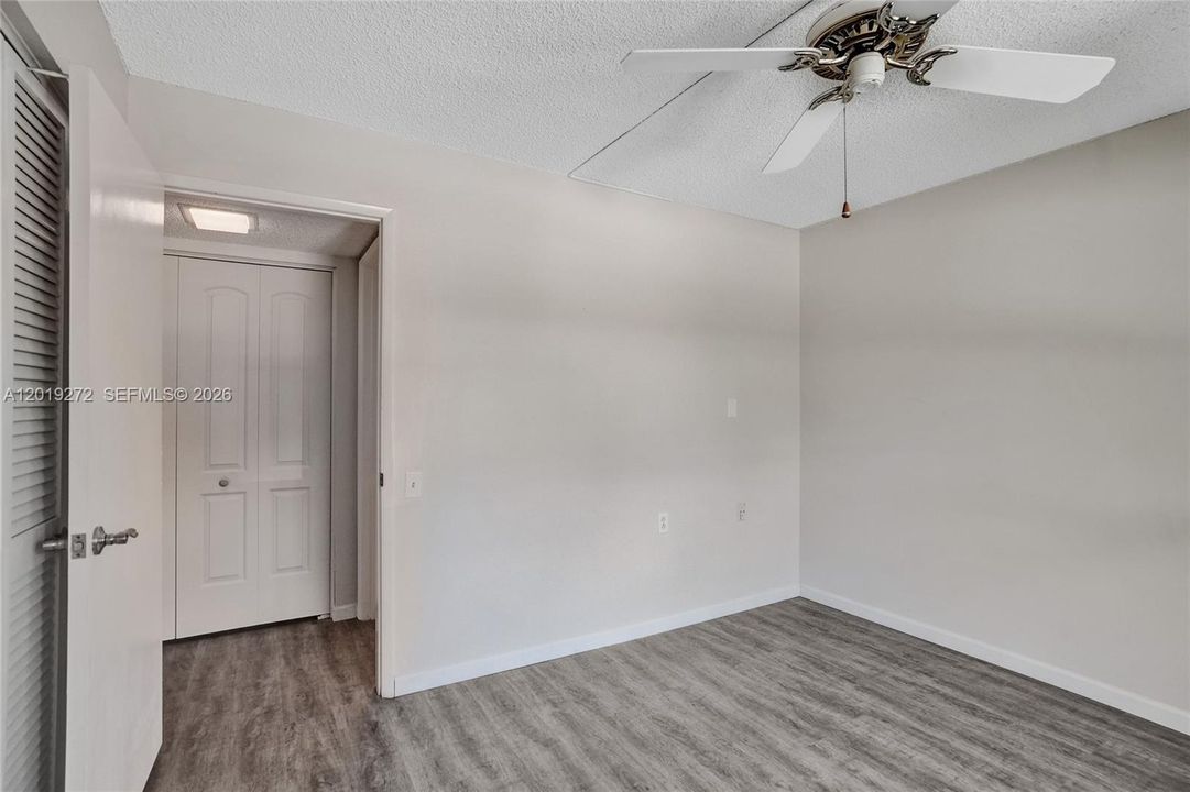 For Sale: $139,999 (2 beds, 2 baths, 962 Square Feet)