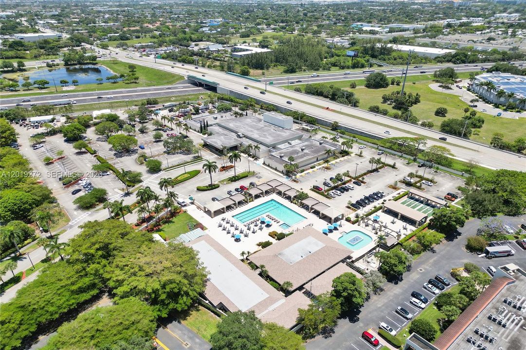 For Sale: $139,999 (2 beds, 2 baths, 962 Square Feet)